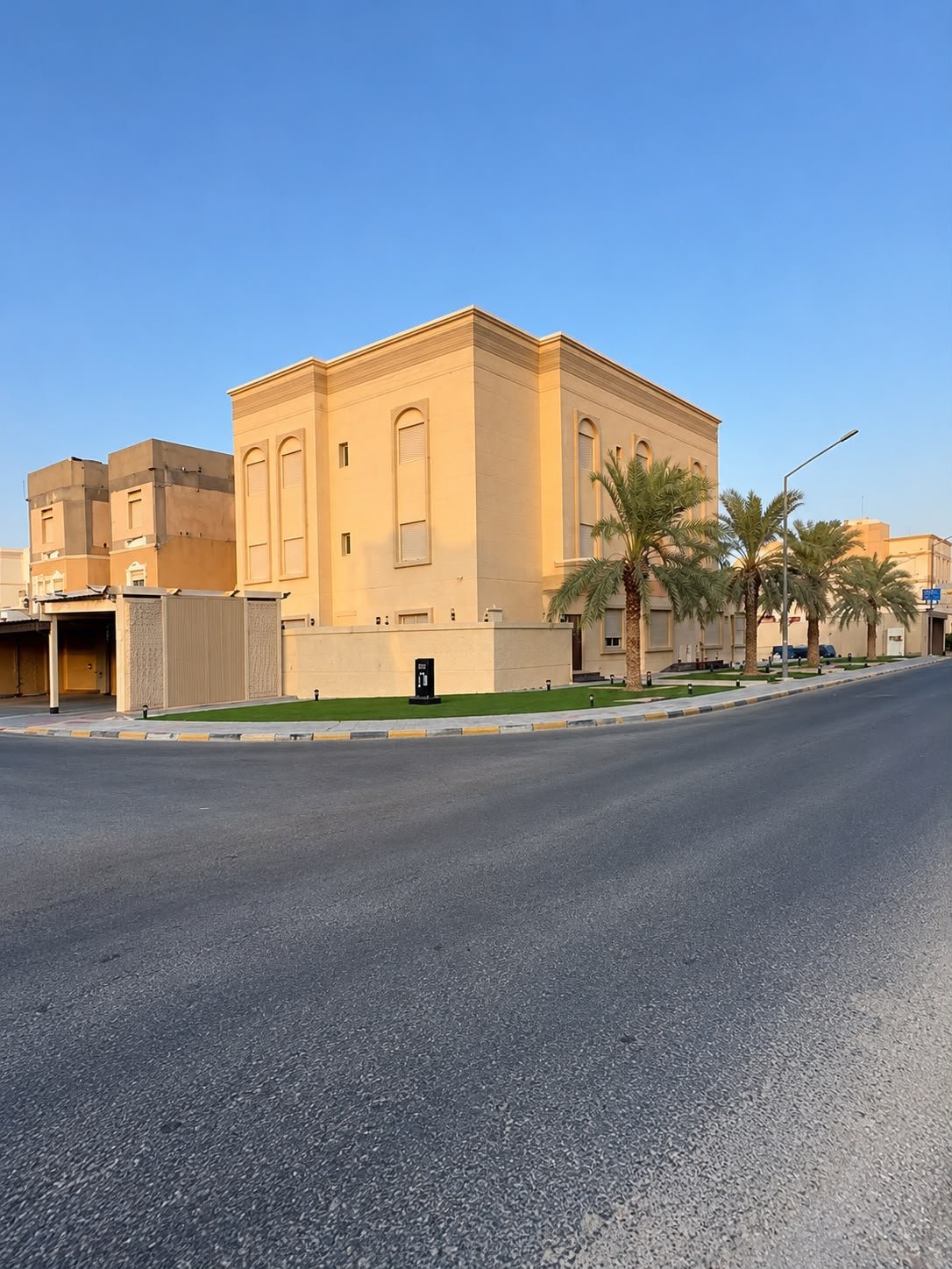 للبيع بيت حكومي في صباح الاحمد السكنية مبني قسيمة قطاع A5