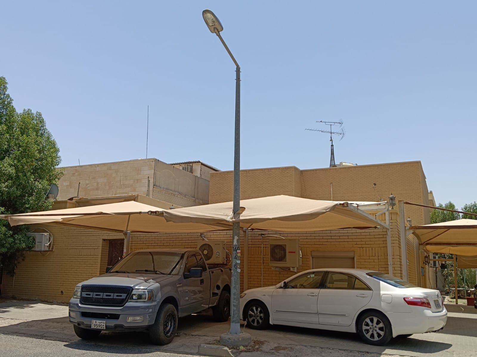 للبيع بيت بالعمريه قطعه 5  مساحه 450 متر  موقع زاويه وارتداد